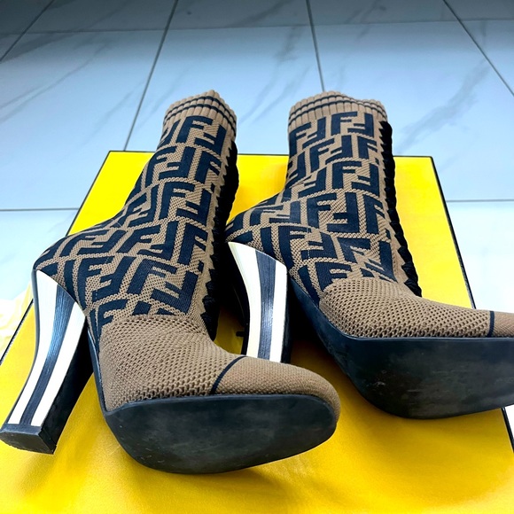 Fendi Booties, Size 38, original receipt. - Picture 1 of 8